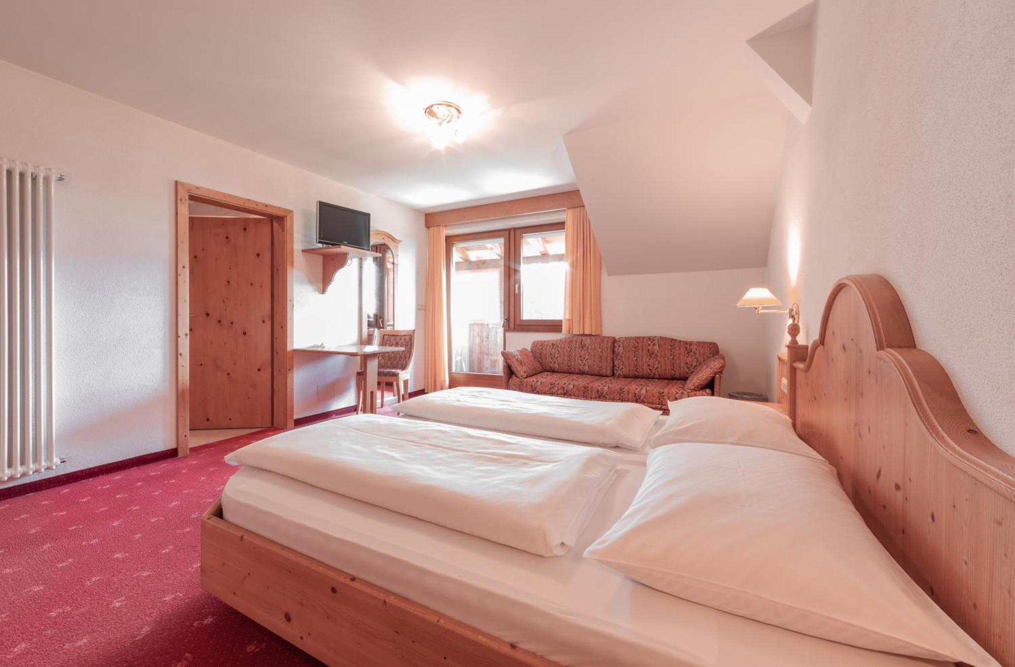 Berghotel Zum Zirm Collalbo Exterior foto