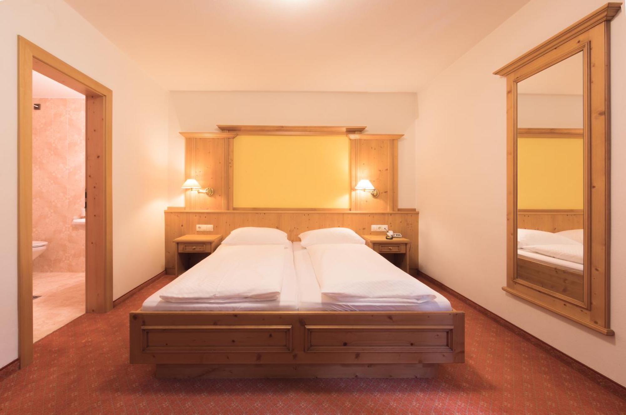 Berghotel Zum Zirm Collalbo Exterior foto