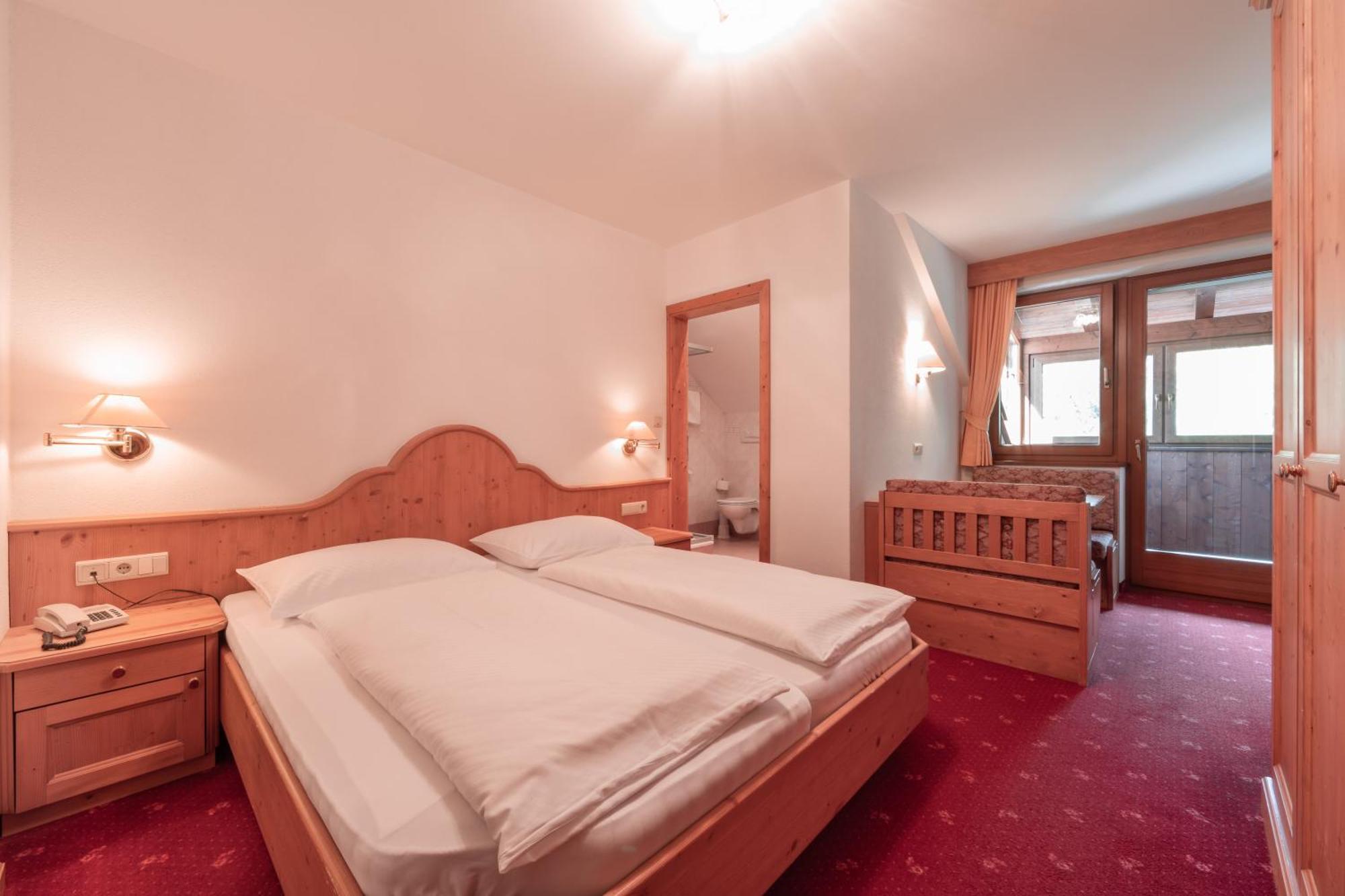 Berghotel Zum Zirm Collalbo Exterior foto