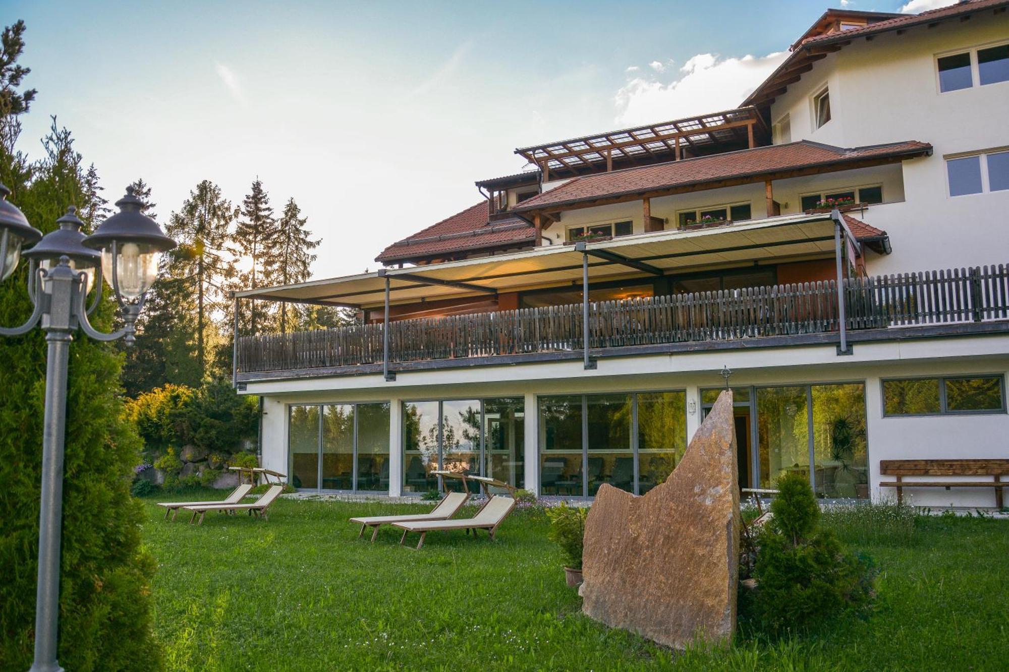 Berghotel Zum Zirm Collalbo Exterior foto