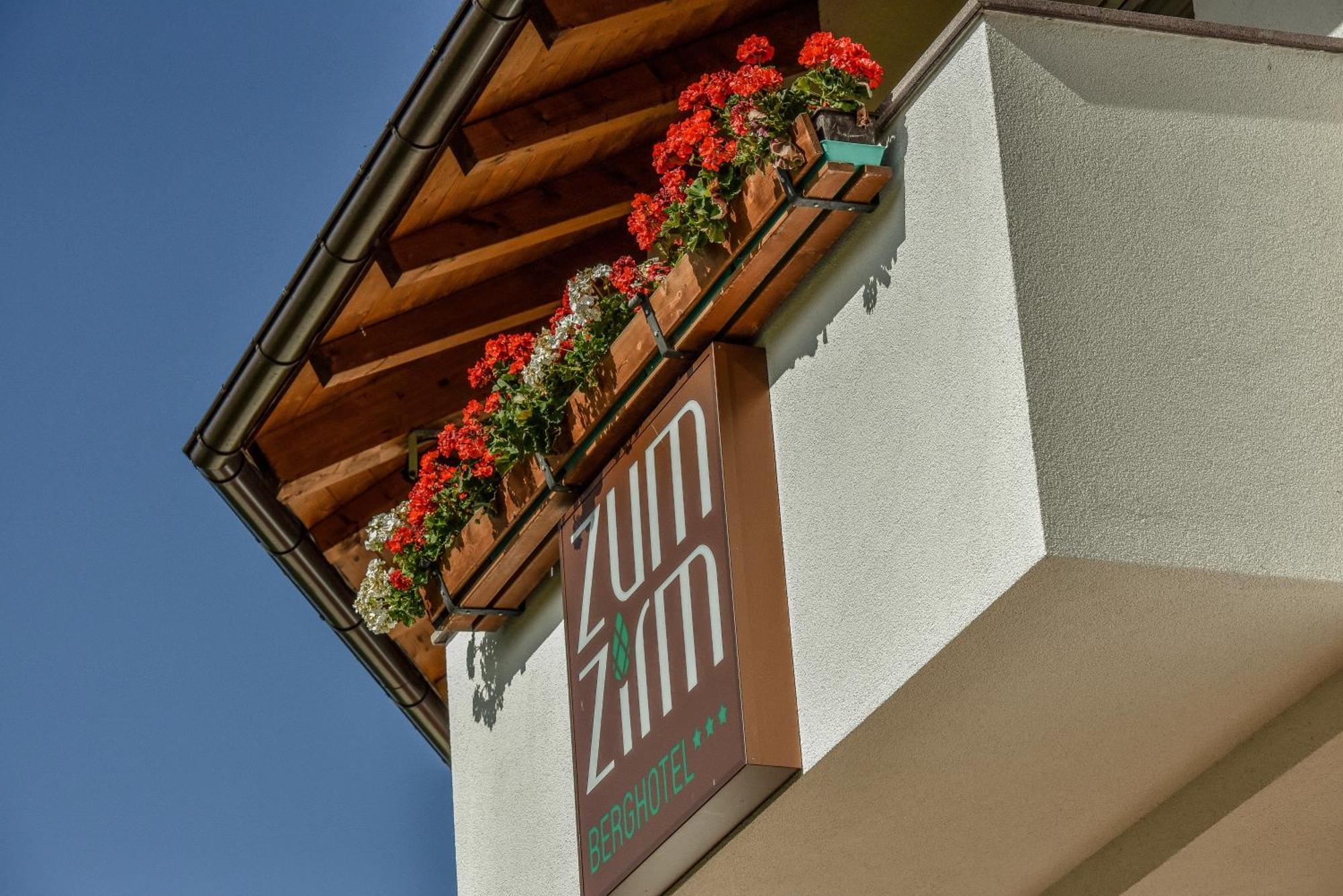 Berghotel Zum Zirm Collalbo Exterior foto