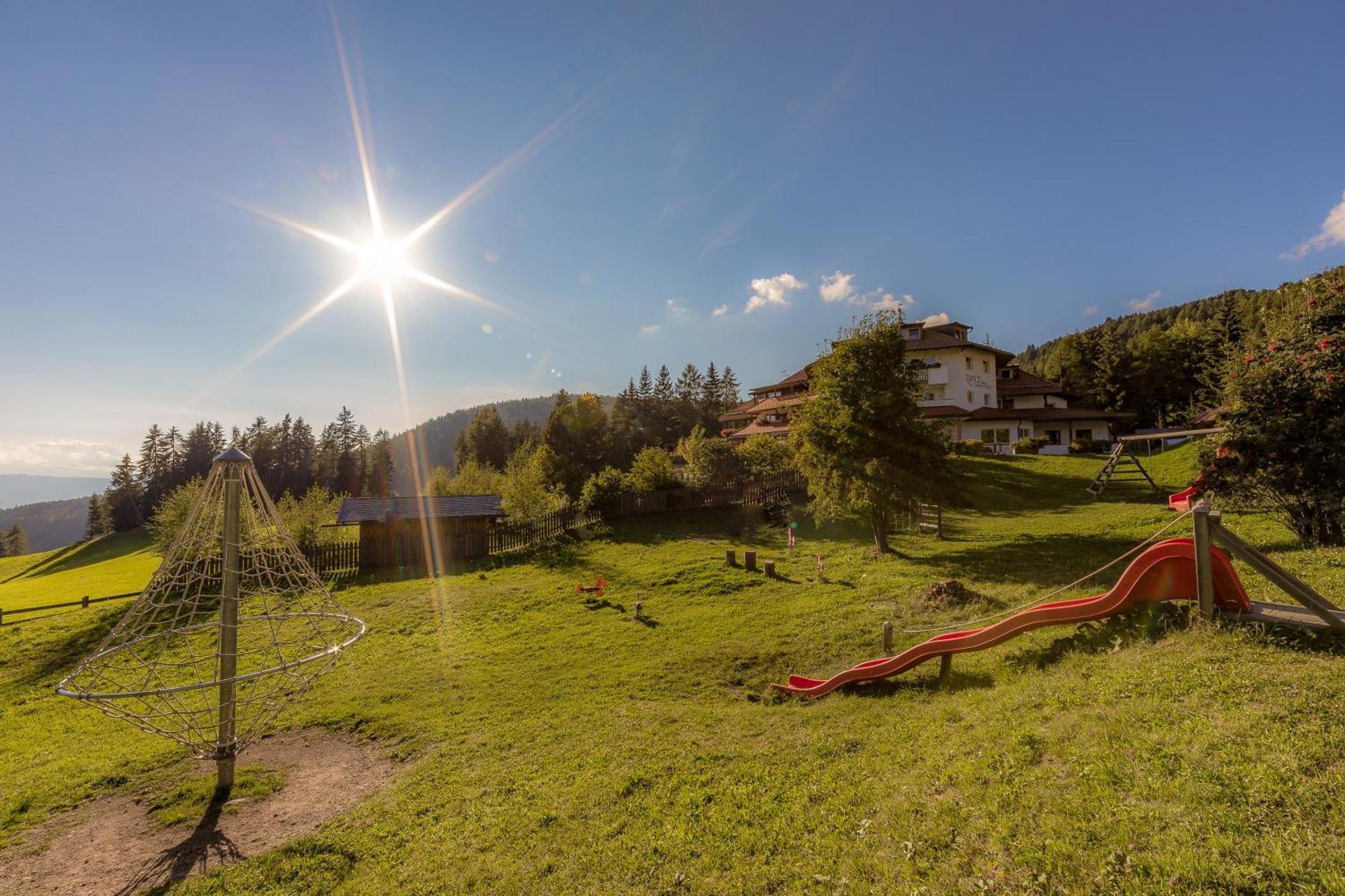 Berghotel Zum Zirm Collalbo Exterior foto